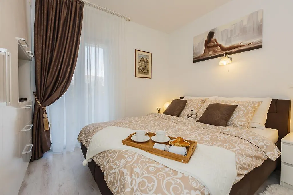 Villa Apartments Katja Trogir 0*,